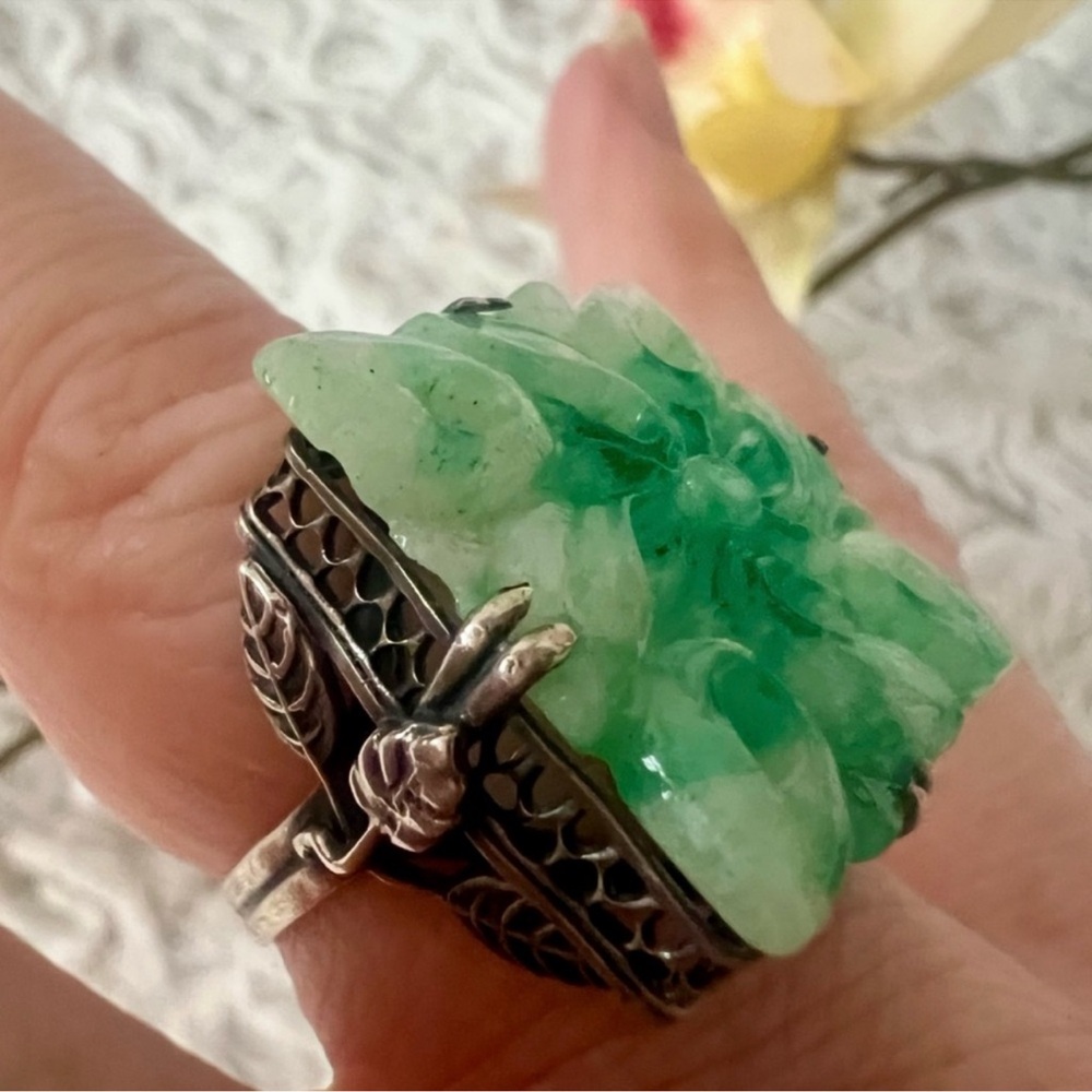 1920's Art Deco Hand Carved Jadeite Jade
Estate Sterling Silver Floral Ring